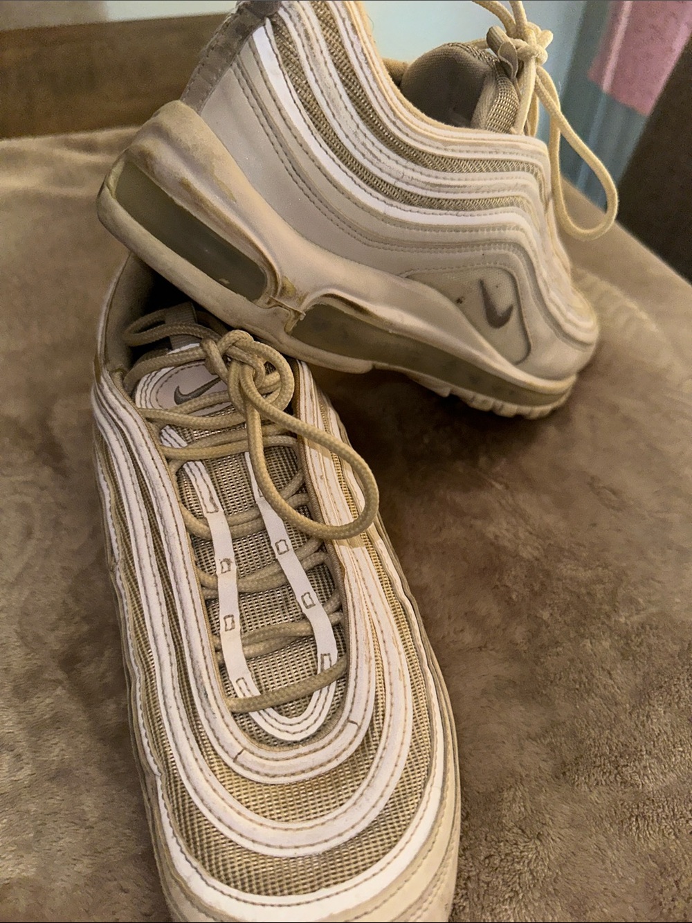 Nike Men's Beige and White Athletic Shoes - Picture 3 of 5